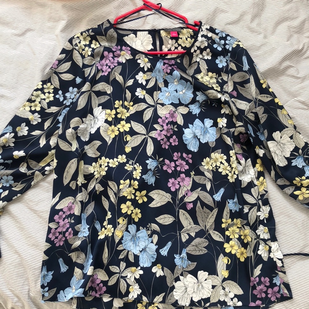 Vince Camuto floral top